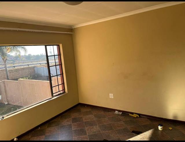 3 BEDROOM TOWNHOUSE FOR SALE IN THATCHFIELD